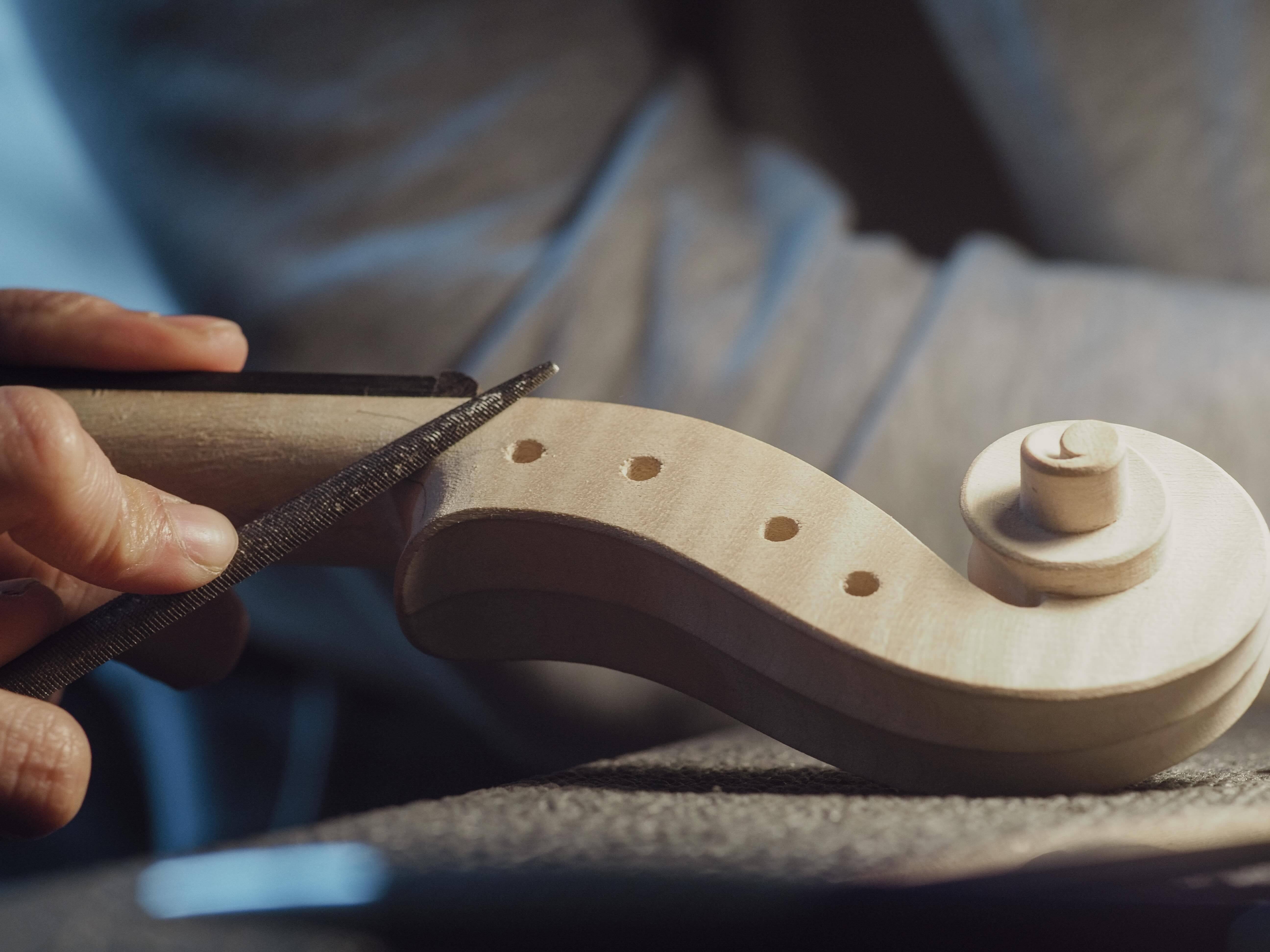 Luthier_Working_On_A_Classic_Viol_1m